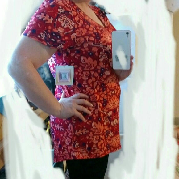 LulaRoe Classic Tee - Picture 3 of 6